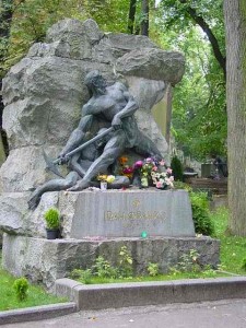 С. Литвиненко - надгробие И. Франко. Львов
